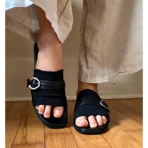 Munro American Black Kitten Heel size  8